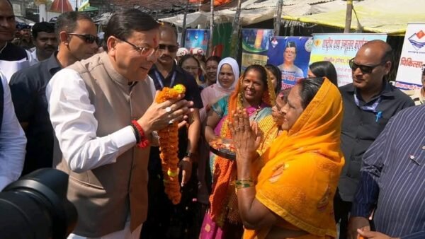 मुख्यमंत्री धामी ने टनकपुर में भैया दूज समारोह में किया पारंपरिक च्यूड़ा पूजन का नेतृत्व