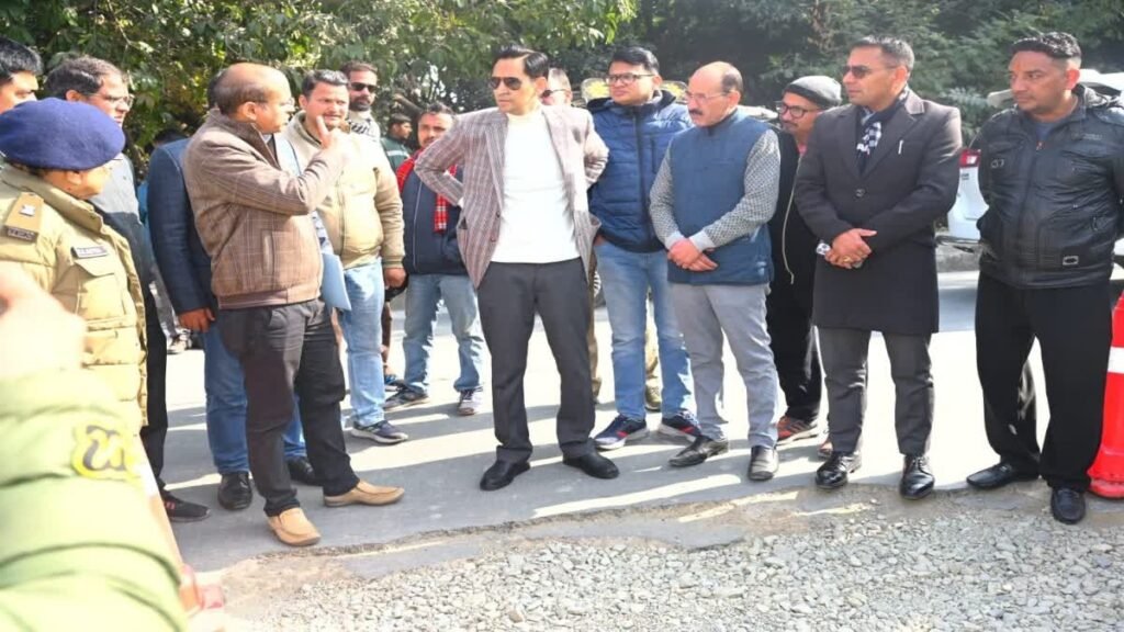 13 वर्षीय मासूम की मौत के बाद जागा प्रशासन, कुमाऊं कमिश्नर दीपक रावत ने निर्माण एजेंसी पर कार्रवाई के निर्देश