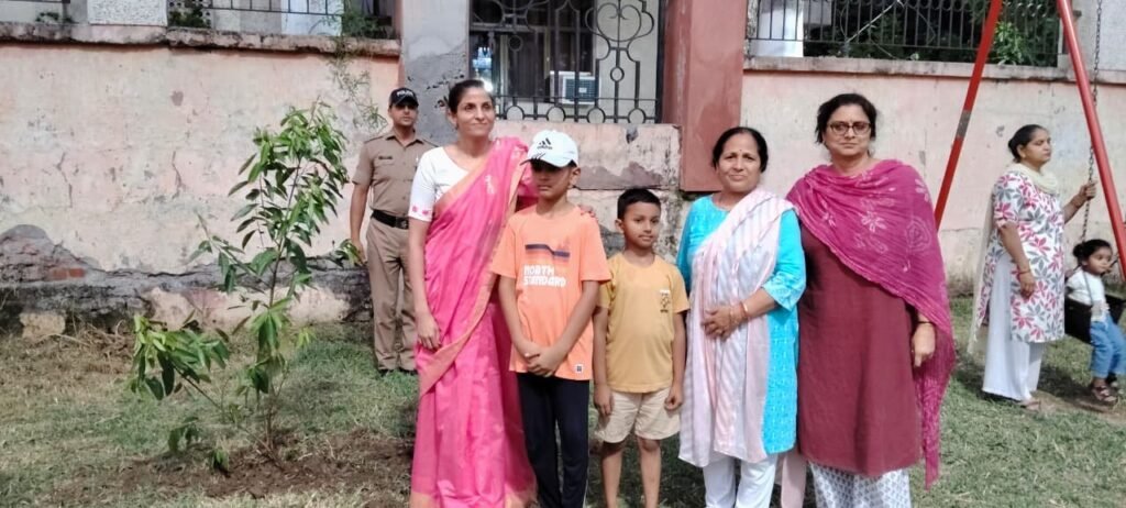 ग्रीन कुंभ की ओर बढ़ता हरिद्वार, मेलाधिकारी सोनिका ने किया रुद्राक्ष का पौधारोपण