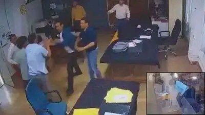 नकल प्रकरण पर बवाल : पॉलिटेक्निक कॉलेज में शिक्षकों से मारपीट का आरोप, पुलिसकर्मी पिता और मामा पर मुकदमा, शिक्षको ने काली पट्टी बांधकर शुरू किया विरोध प्रदर्शन