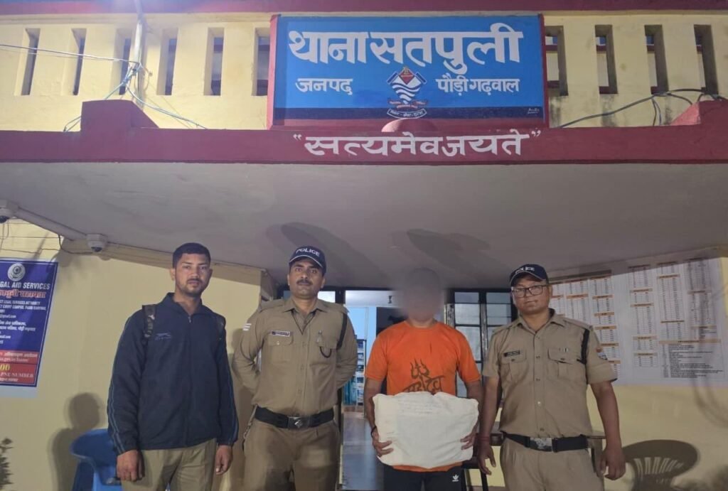 पुलिस ने गुलदार की खाल के साथ शिकारी को दबोचा, दो साल पहले किया था शिकार