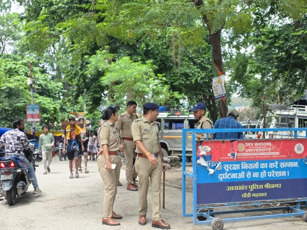 यात्रा मार्गो से अतिक्रमण हटाने के साथ रेहड़ी-ठेली एवं अस्थायी दुकान संचालकों का सत्यापन कर सुरक्षा व्यवस्था को किया जा रहा मजबूत