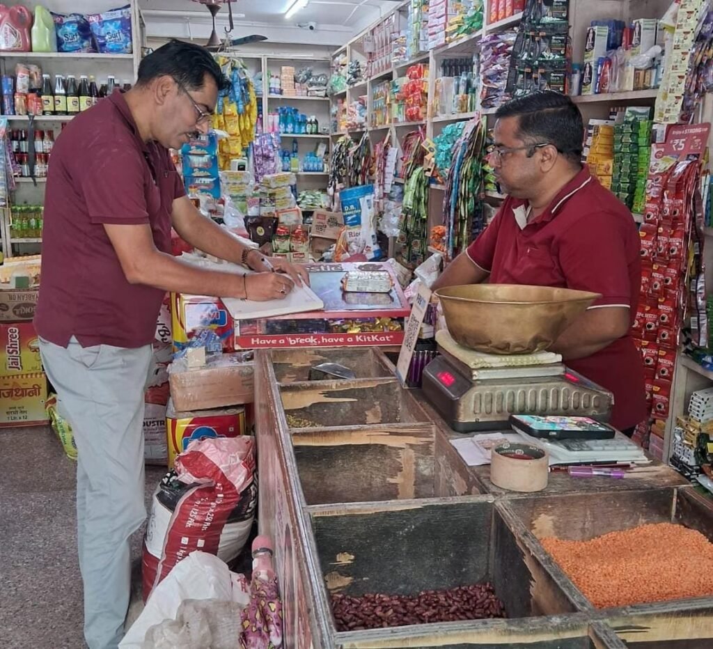 चीनी की जमाखोरी और कालाबाजारी पर प्रशासन सख्त, डीएम स्वाति एस. भदौरिया के निर्देश पर 11 टीमों ने जनपदभर के बाजारों में चलाया व्यापक निरीक्षण अभियान, दुकानों में चीनी के स्टॉक की जांच
